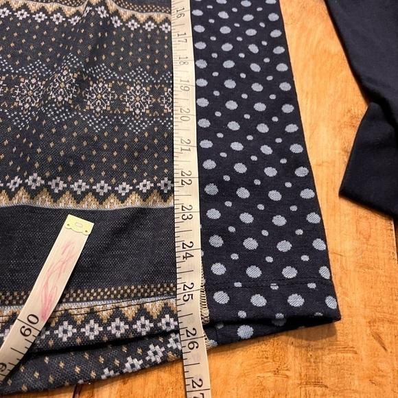 𝅺TISSÉES serrée outdoor shirt size medium - Picture 9 of 9